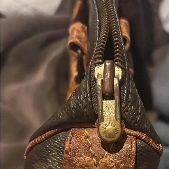 Louis Vuitton Monogram Satchel
Authentic with COA- - Picture 8 of 16